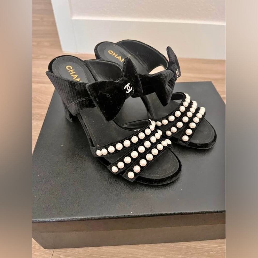 CHANEL Black Pearl Embellished Bow Women's Sandals 38.5 - Picture 7 of 14